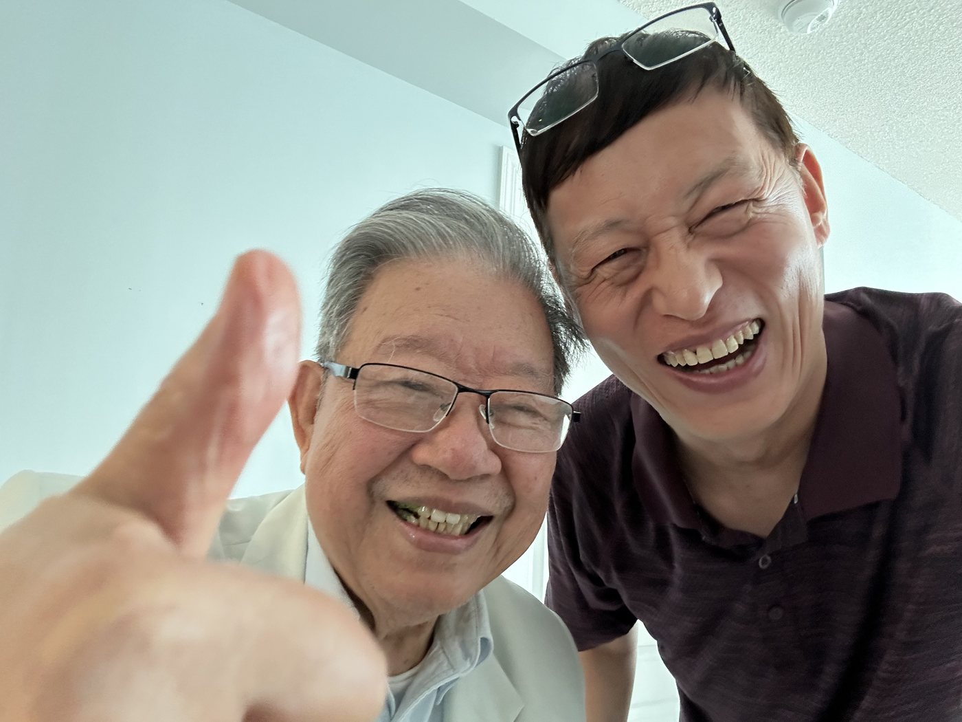 許之遠先生與作者 談笑之際